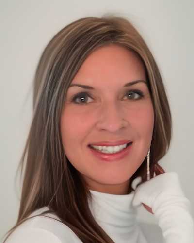 Brandy Weatherly's headshot